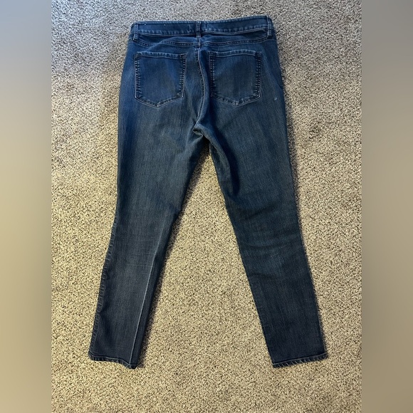 Loft Women’s Mid rise, medium wash Jeans. Size 30 waist or 10. - Picture 2 of 7
